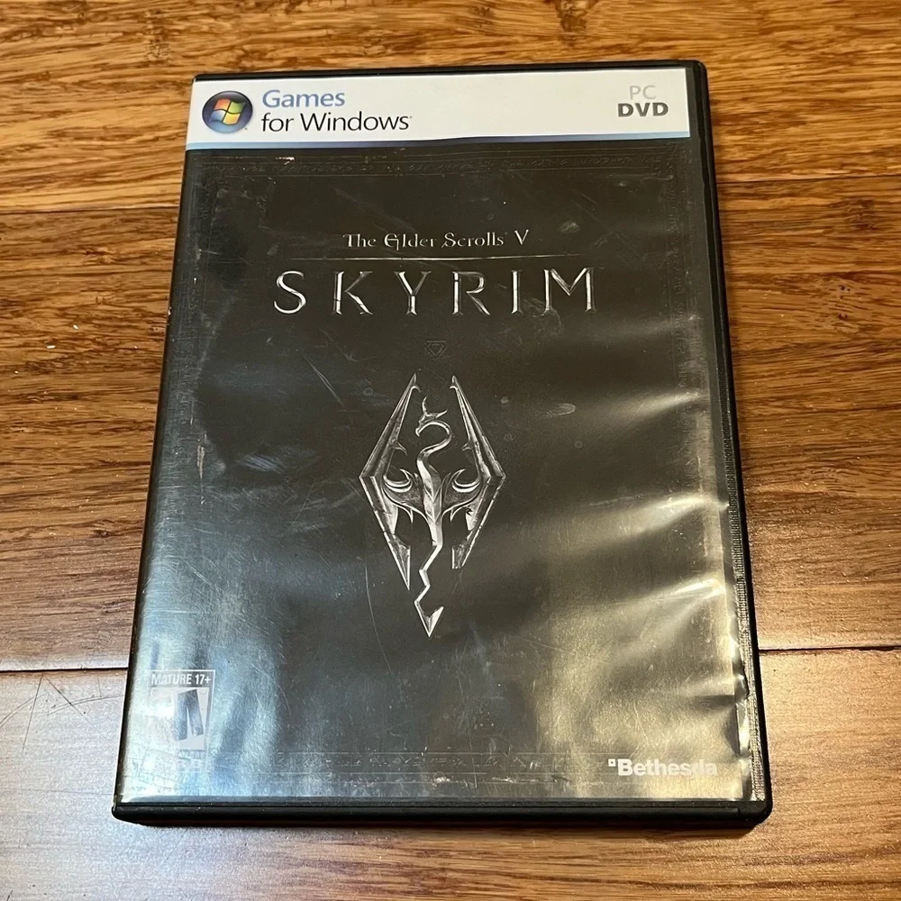 SKYRIM PC DVD game for windows w/ original MAP, case, and instruction booklet